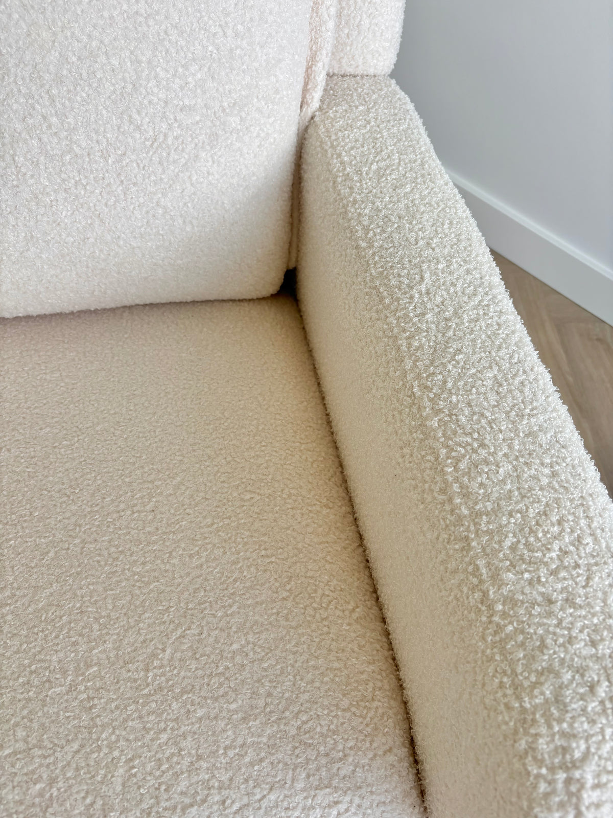 Schommelstoel elektrisch Teddy bouclé creme (pre-order bezorging half-eind Oktober)