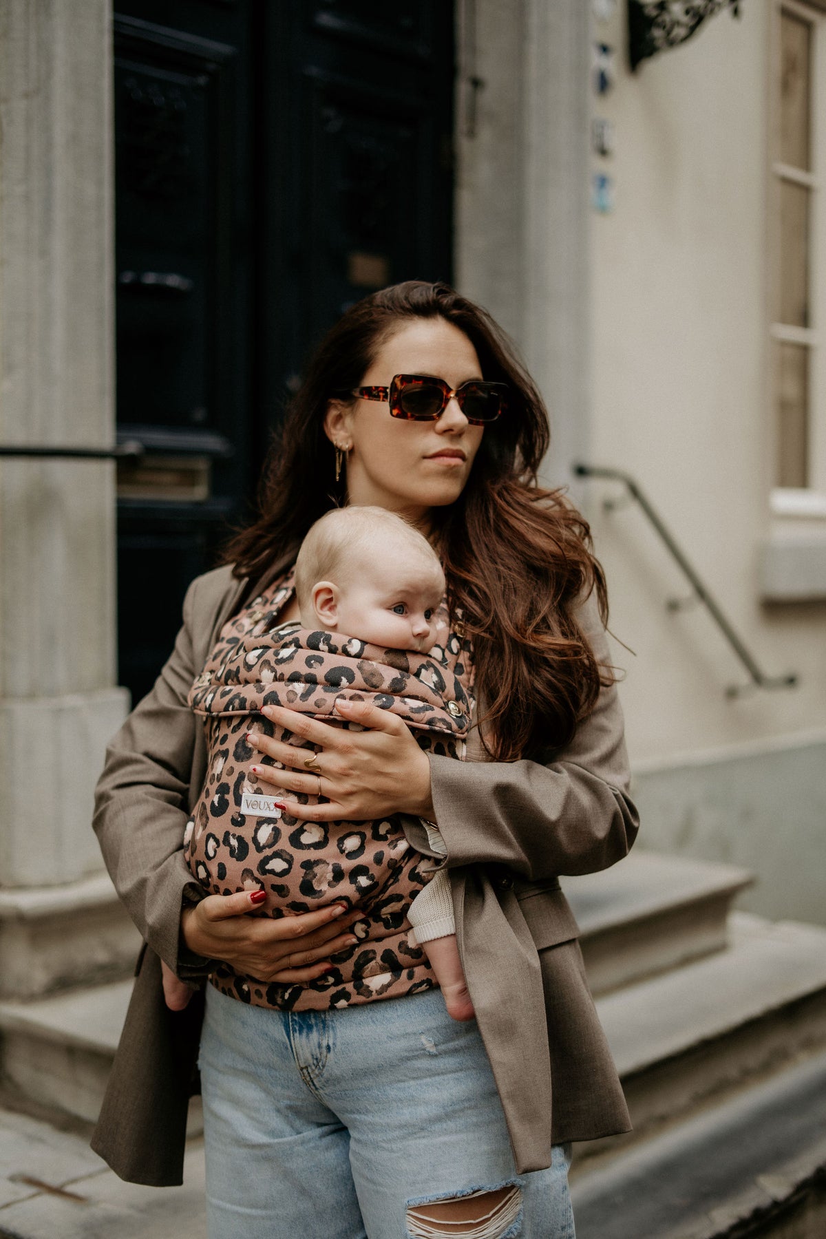 Baby draagzak luipaard bruin vouxx ergonomisch gecertificeerd 