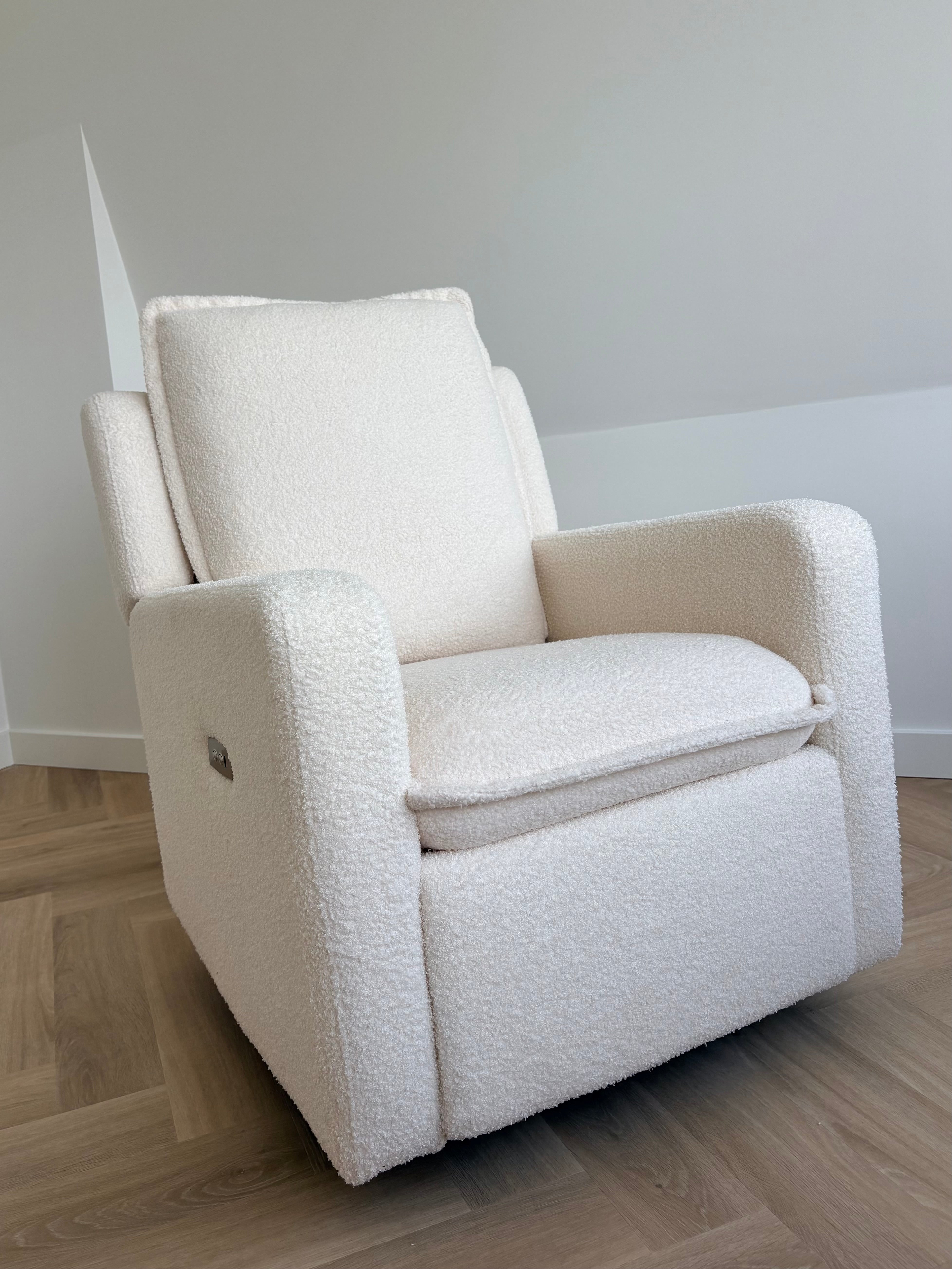 Schommelstoel elektrisch Teddy bouclé creme (pre-order bezorging half-eind Oktober)